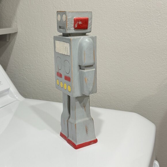 Tall handsome wood Robot seeking forever home - Picture 7 of 14